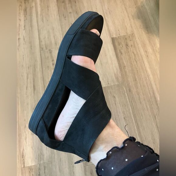 Eileen Fisher quality black soft leather cross strap zip in back women’s shoes!9 - Picture 2 of 10